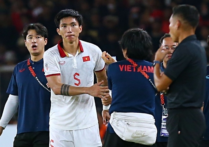 Van Hau di tim trong tai sau tran hoa Indonesia hinh anh