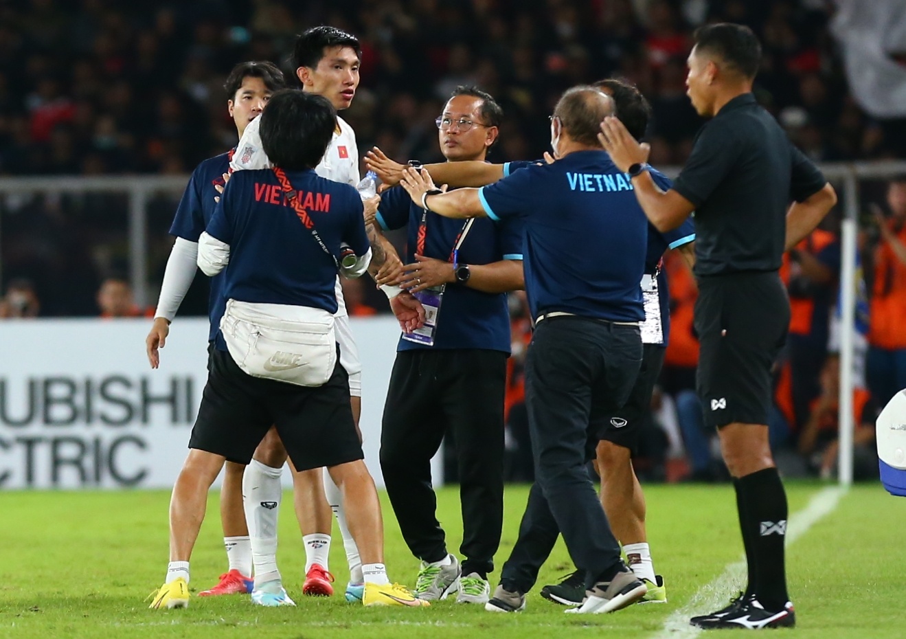 van hau trong tai anh 4