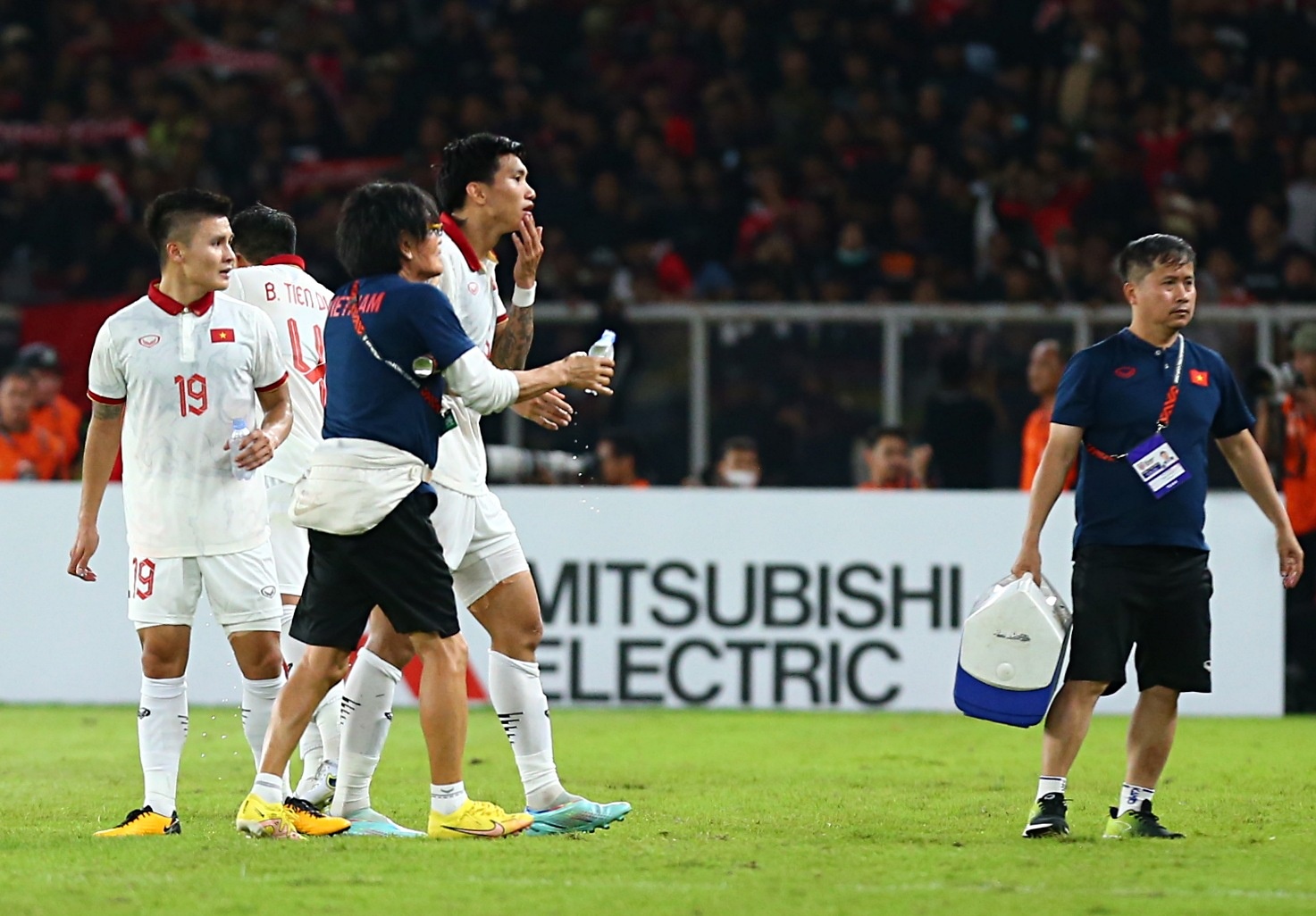 van hau trong tai anh 2