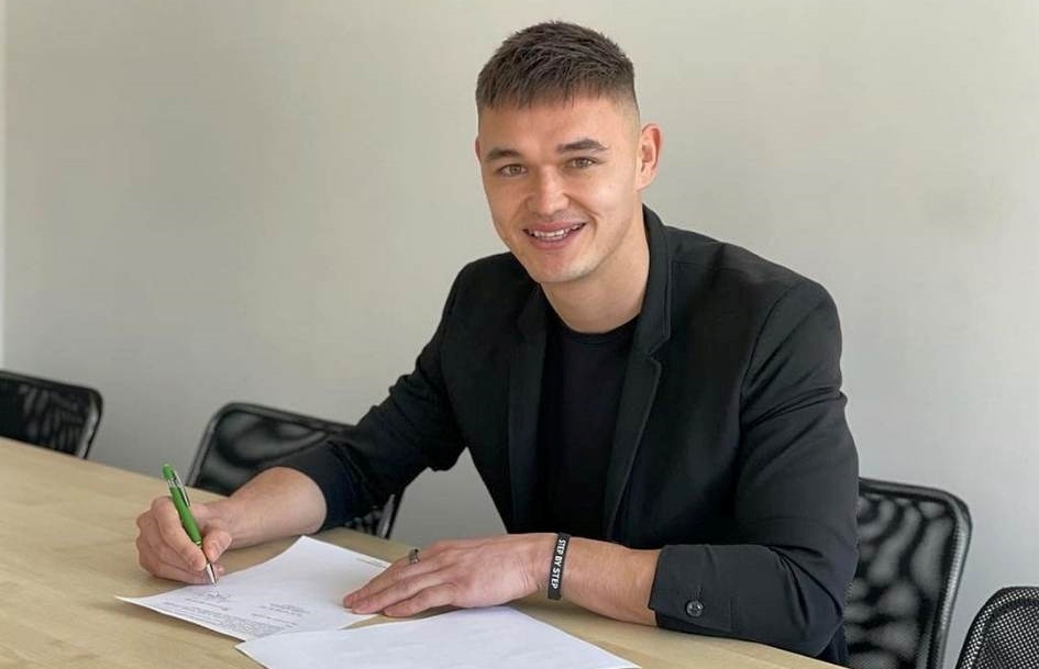 Them mot thu mon Viet kieu ve V.League hinh anh