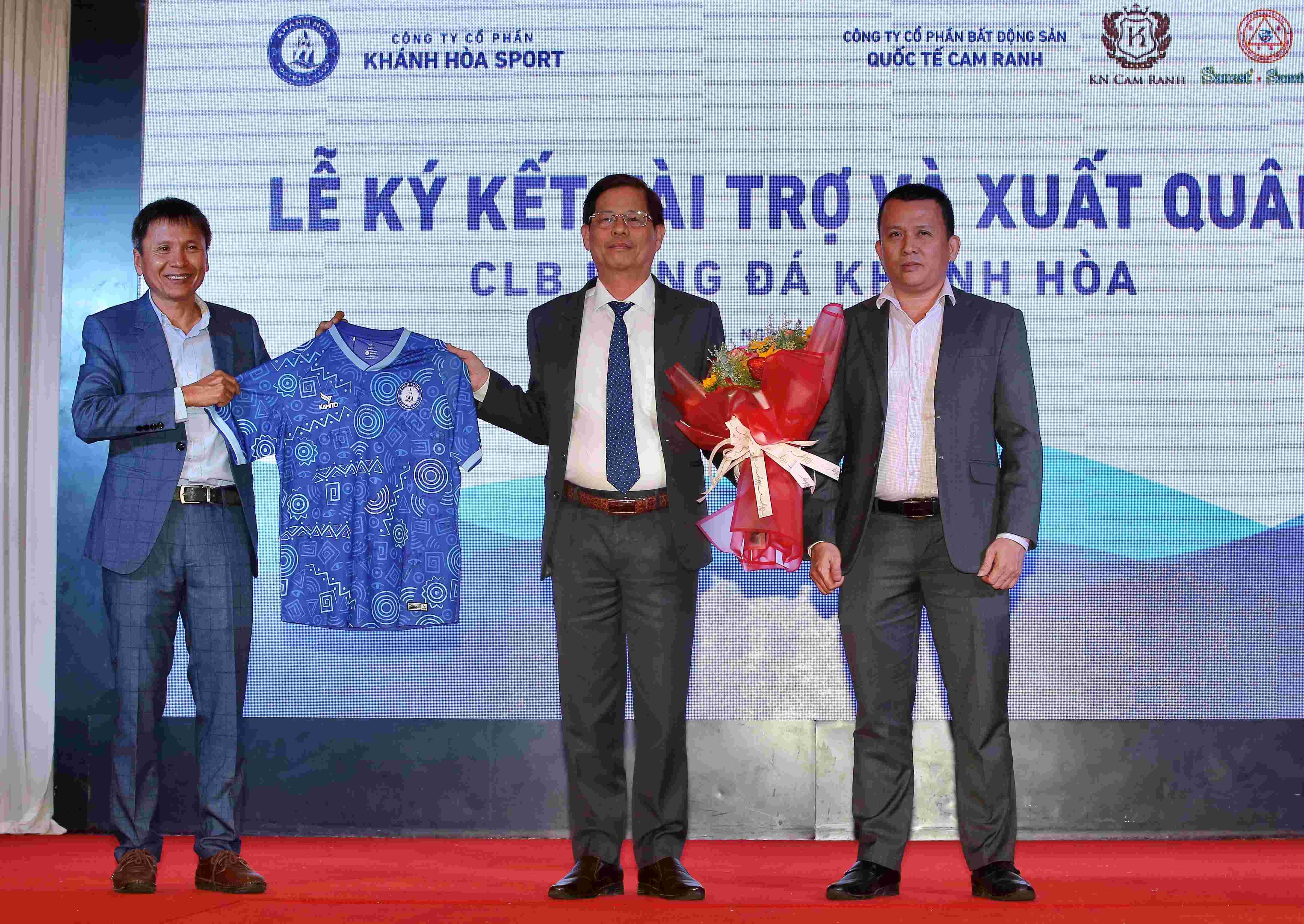 khanh hoa tru hang anh 1