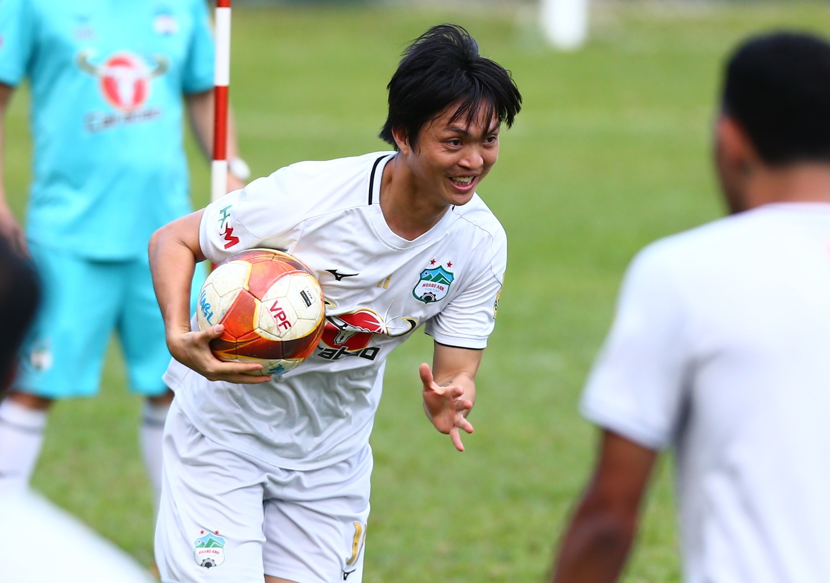 HAGL tap chay hoan toan truoc V.League 2023 hinh anh