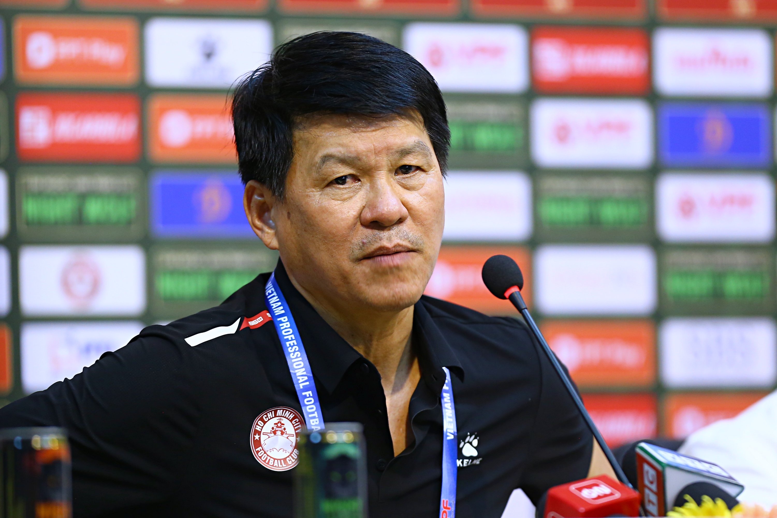 HLV Vu Tien Thanh: Cu da voi CLB Ha Noi la thua vi trong tai hinh anh