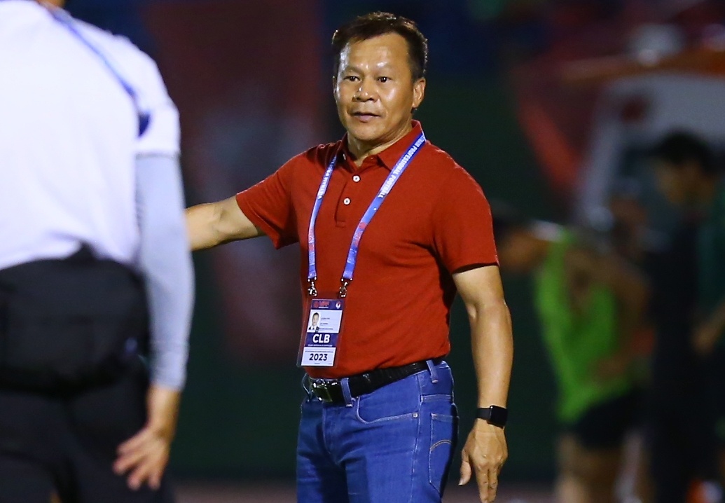HLV dau tien mat viec o V.League 2023 hinh anh