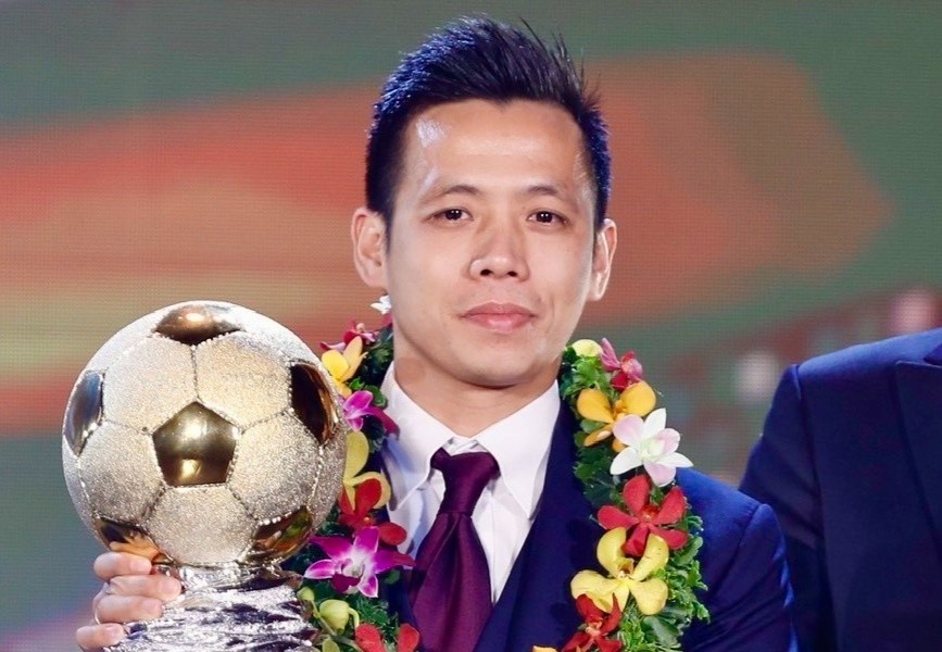 Tranh cai Qua bong vang cua Van Quyet hinh anh