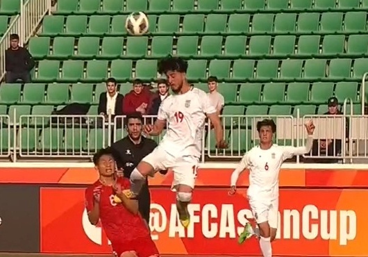 U20 Iran thoat chiec the do truoc Viet Nam hinh anh