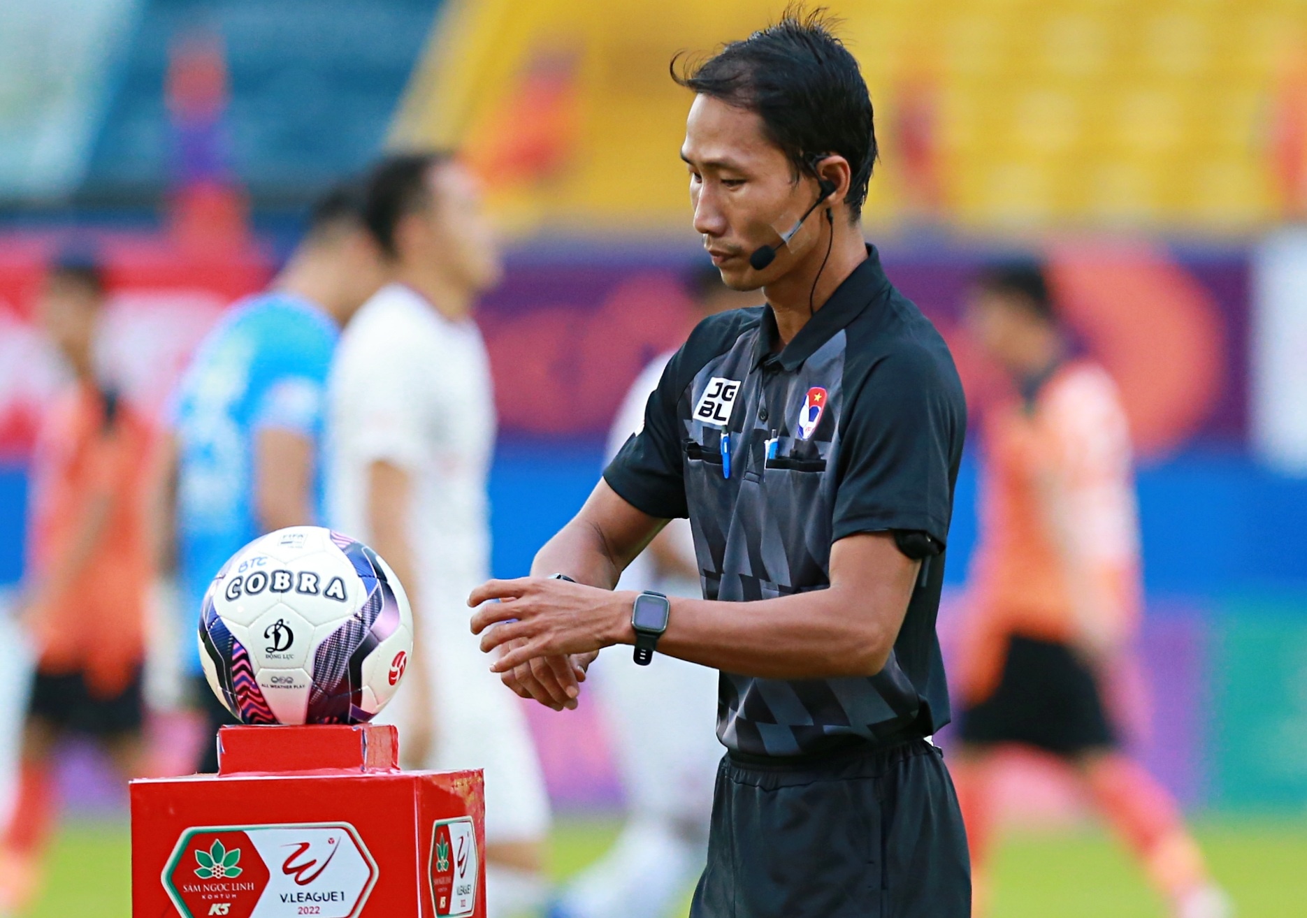 V.League co them mot trong tai FIFA hinh anh