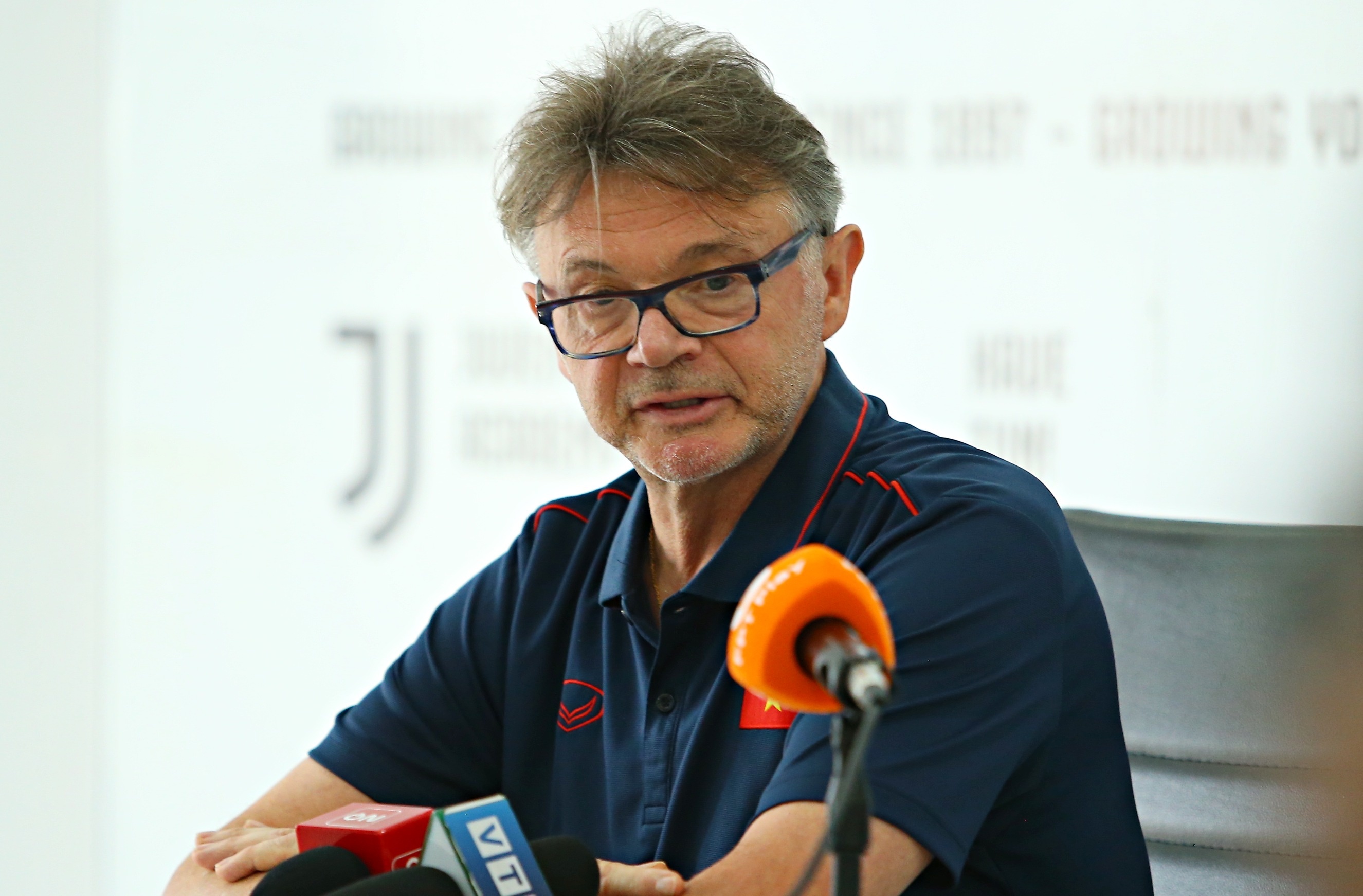HLV Troussier: Toi chon cau thu da nang cho SEA Games hinh anh