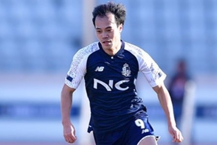 Van Toan chan thuong, nghi 2 tuan o Han Quoc hinh anh