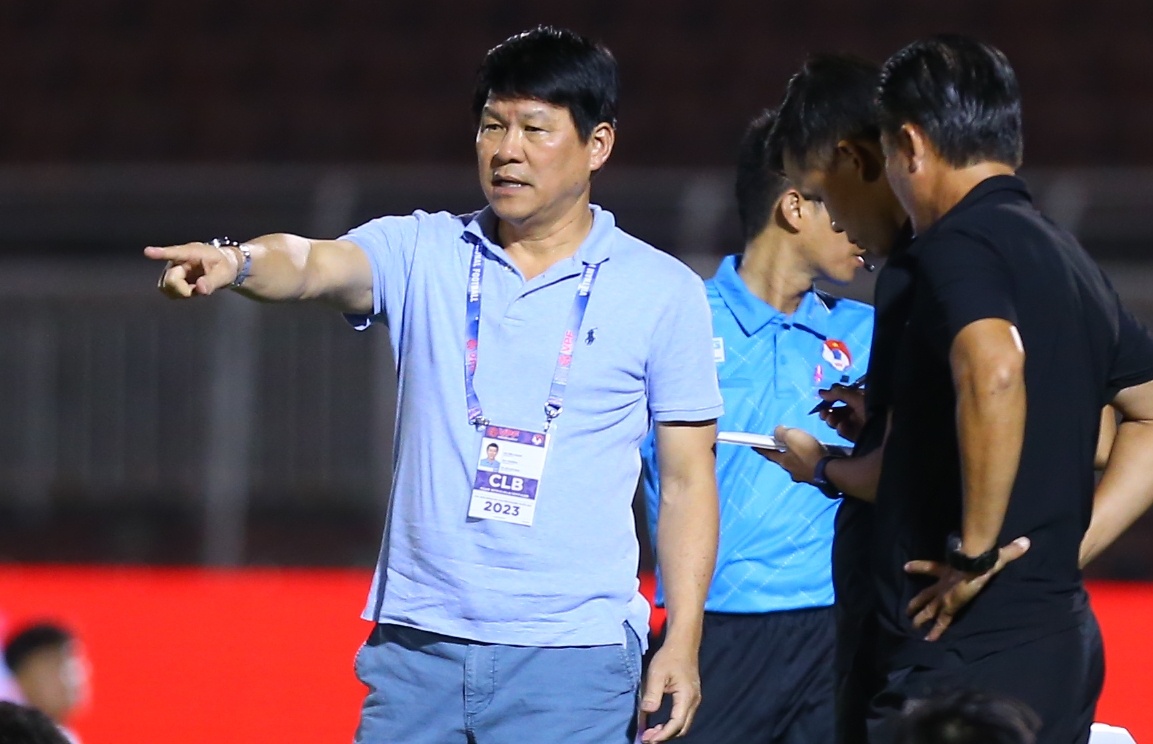 VPF canh bao HLV Vu Tien Thanh hinh anh