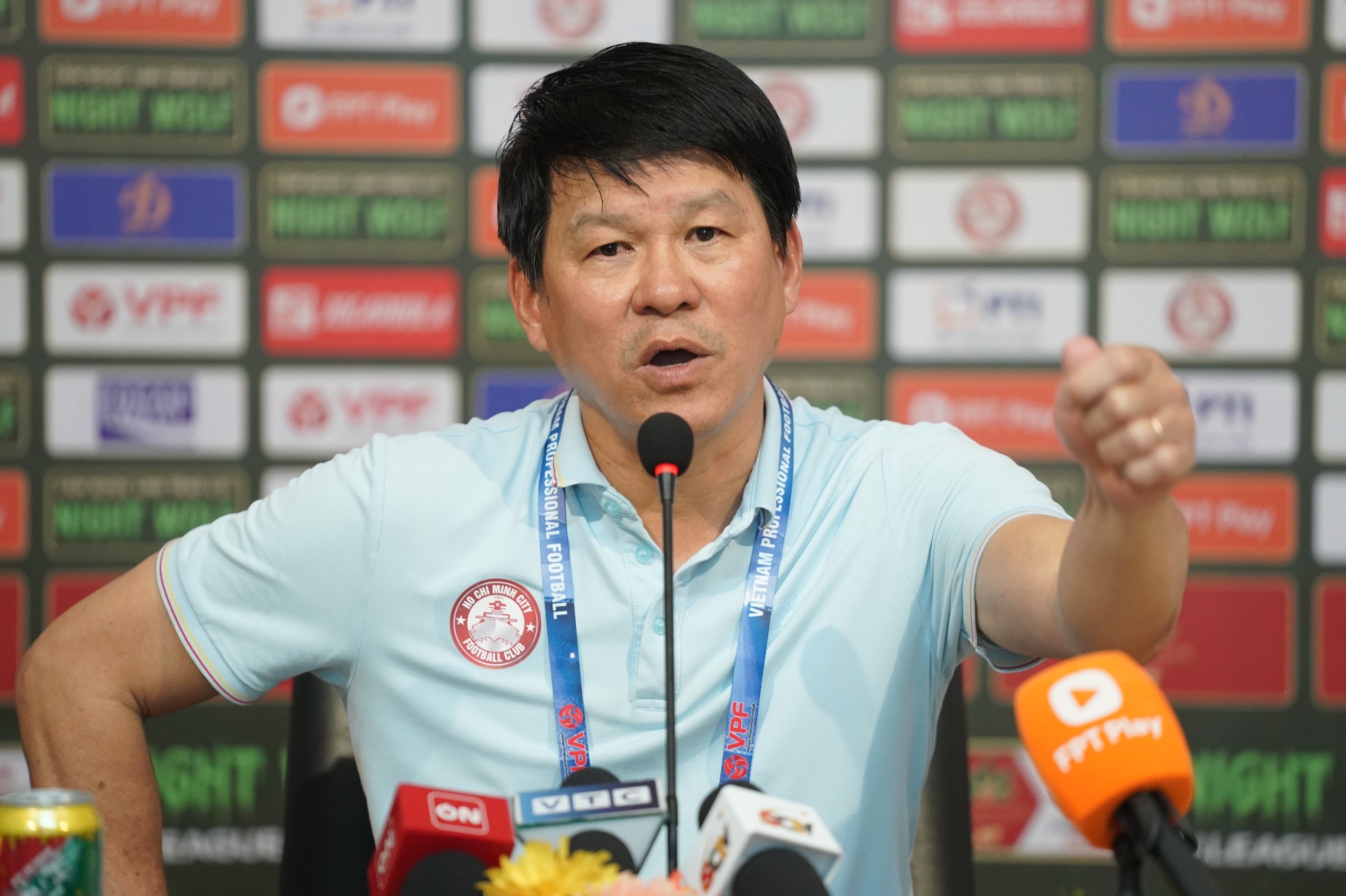 HLV CLB TP.HCM se khieu nai sau khi bi ky luat hinh anh
