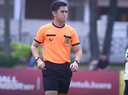 VFF moi 2 trong tai Malaysia thoi vong 7 V.League hinh anh