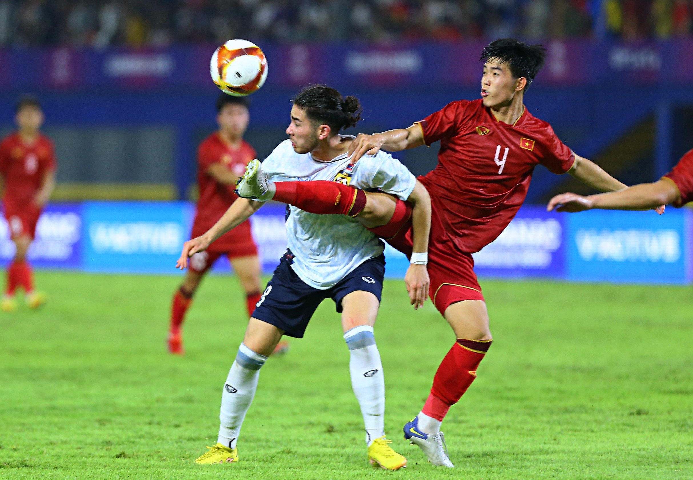 Nhung du cam bat an ve doi bong cua ong Troussier hinh anh