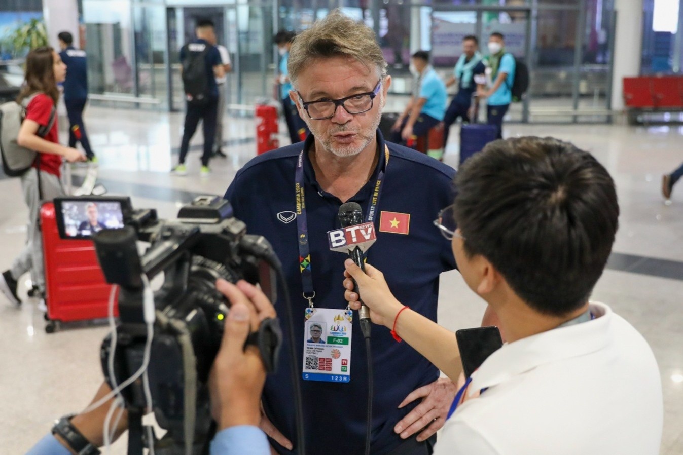 HLV Troussier lan dau cam nhan ap luc o SEA Games hinh anh
