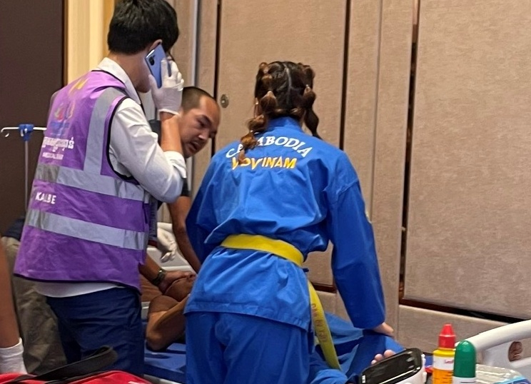 VDV Campuchia nhap vien sau tran thua Viet Nam hinh anh