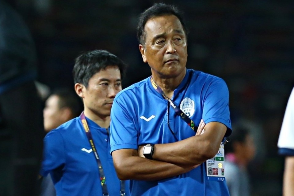 HLV Campuchia: Cau thu bi ap luc tu khan gia hinh anh