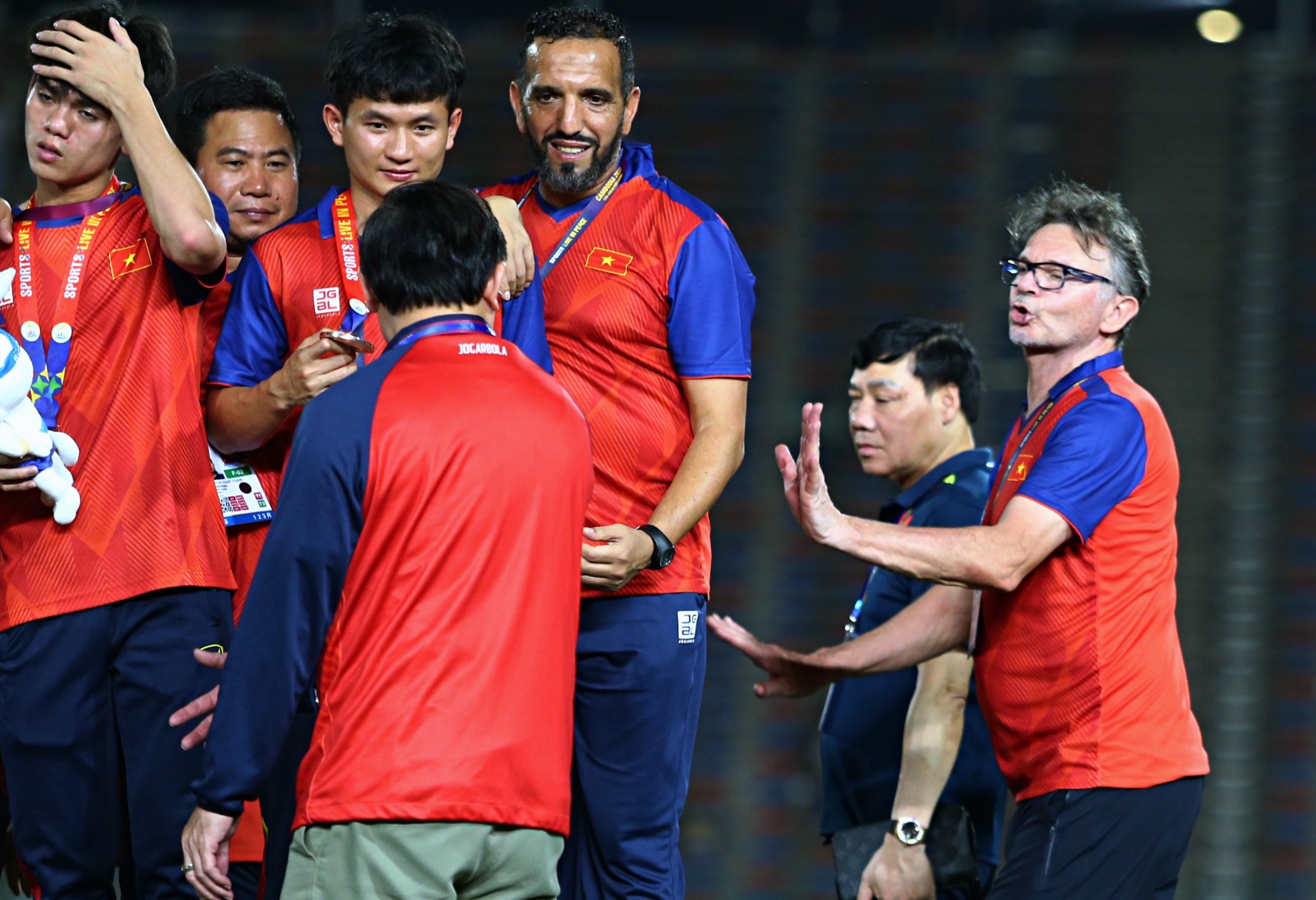 tro ly troussier anh 2