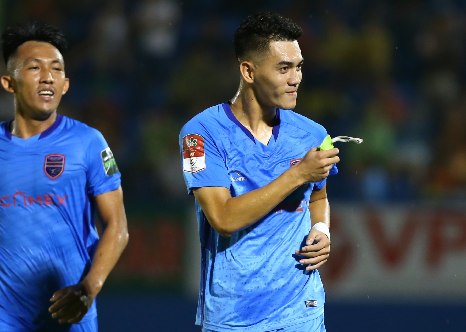 HLV Huynh Duc bat ngo khi Tien Linh ghi ban dau tien hinh anh