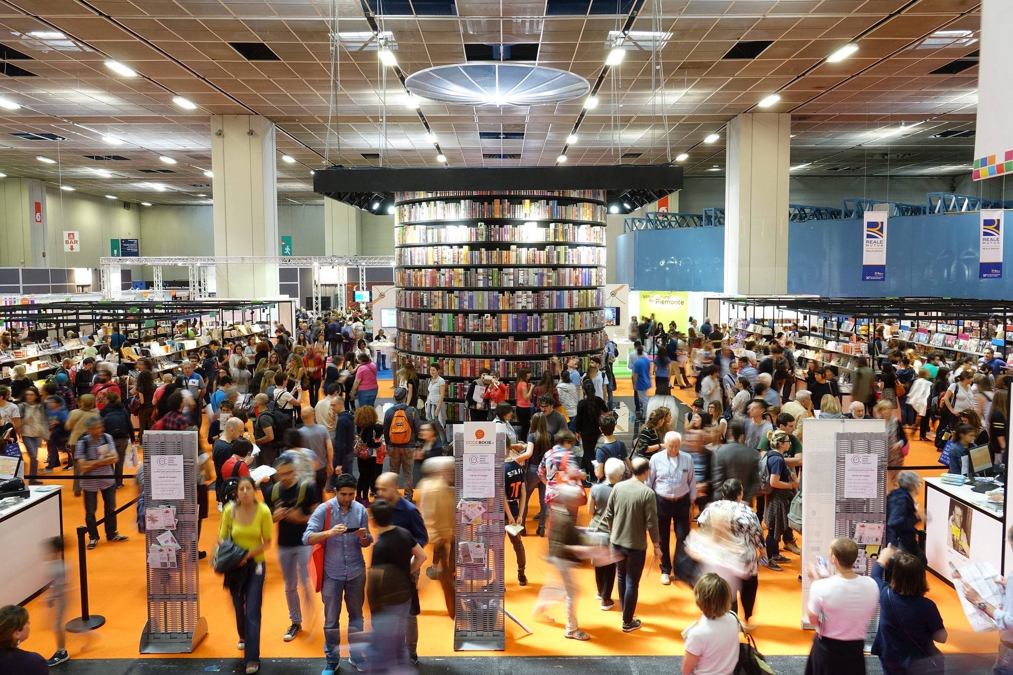 Hoi cho sach Turin anh 1