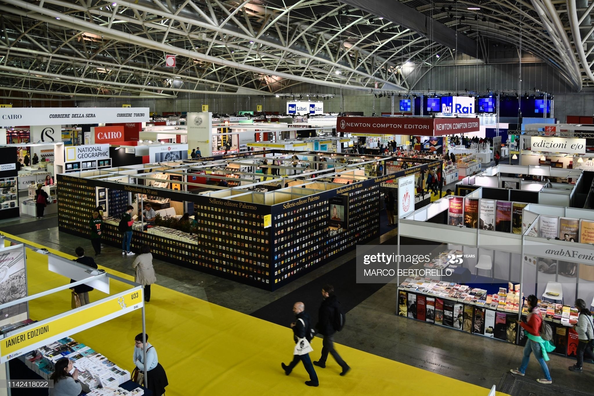 Hoi cho sach Turin anh 2