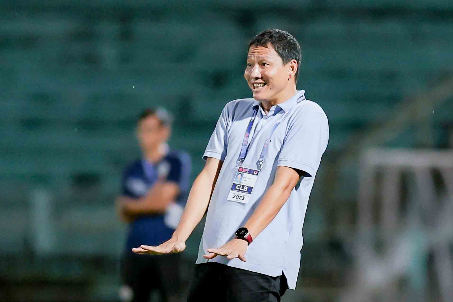 HLV Anh Duc noi cau khi Long An suyt thua tren san nha hinh anh