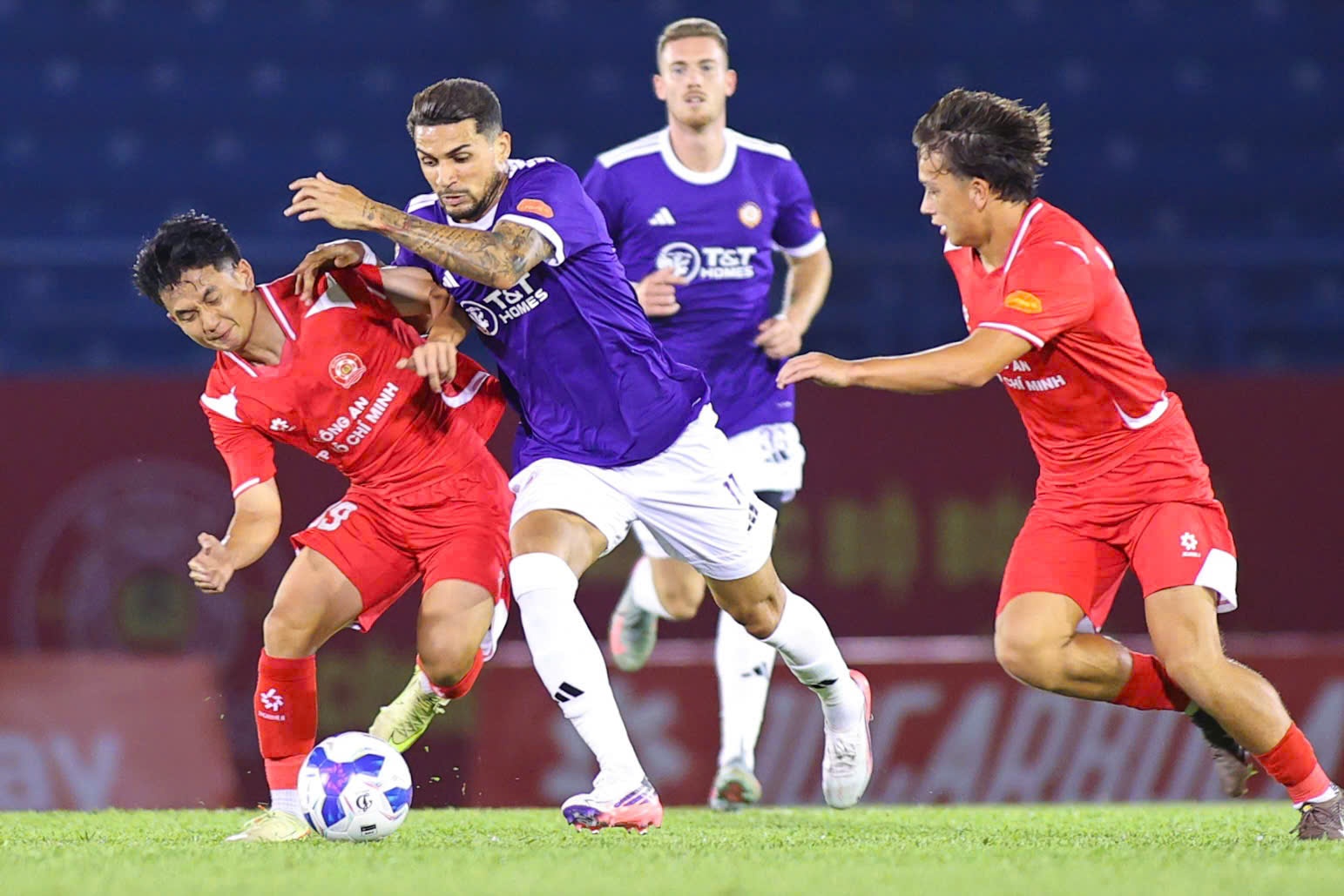 Dàn tuyển thủ vô địch ASEAN Cup hội ngộ ở đại chiến V.League