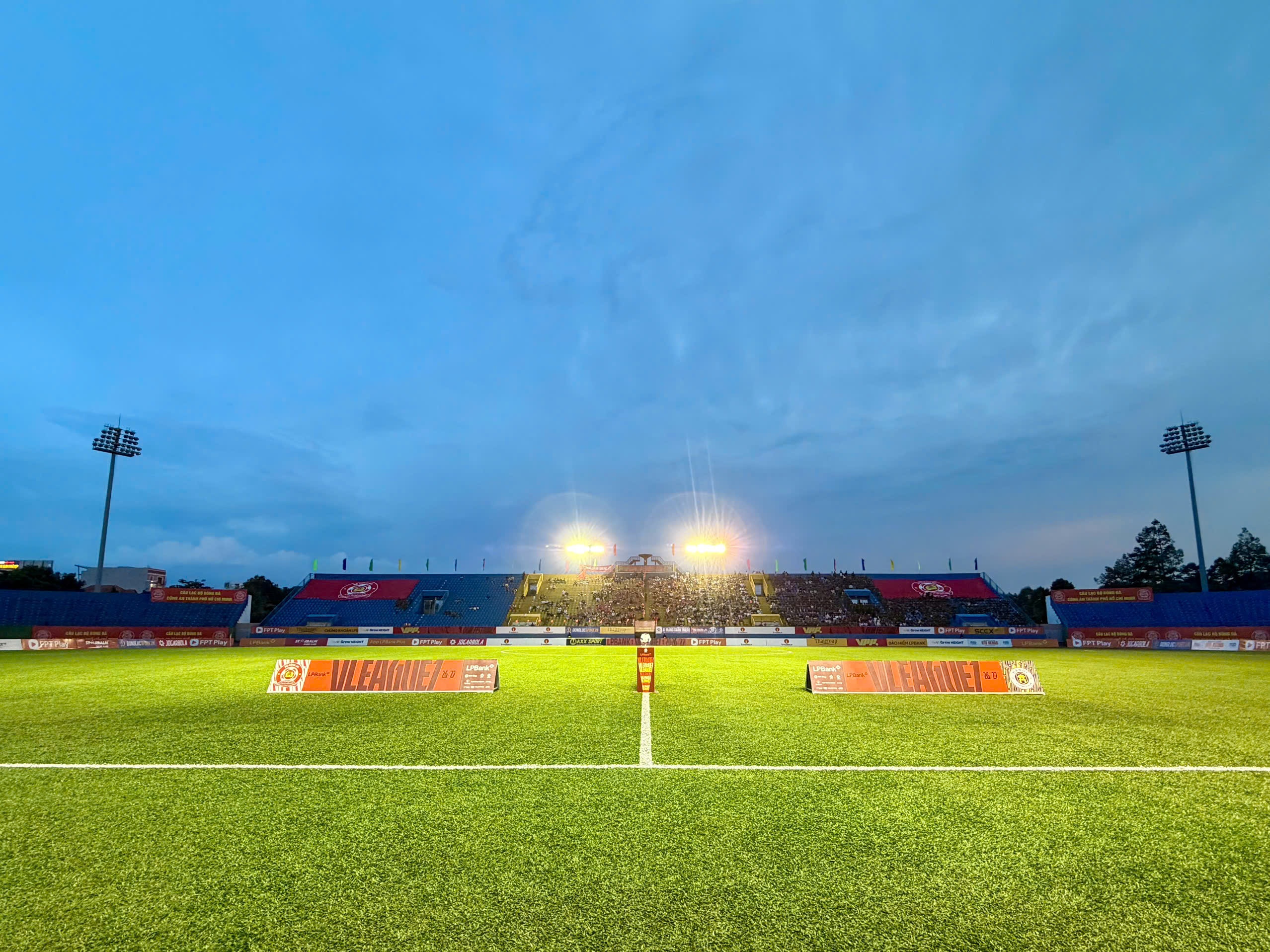 tuyển thủ việt nam,  c&ocirc;ng an th&agrave;nh phố,  h&agrave; nội fc ảnh 1