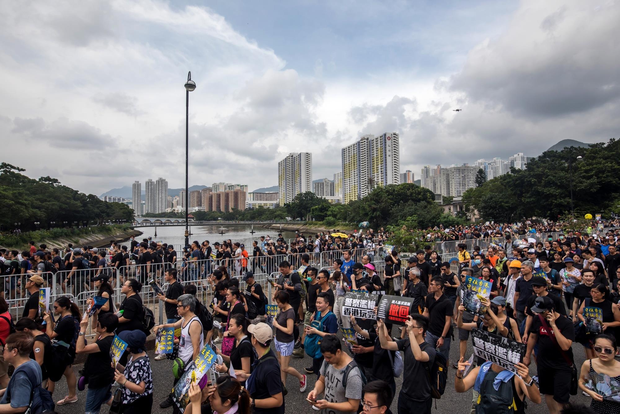 Nha giau Hong Kong chuyen tien sang Singapore anh 1