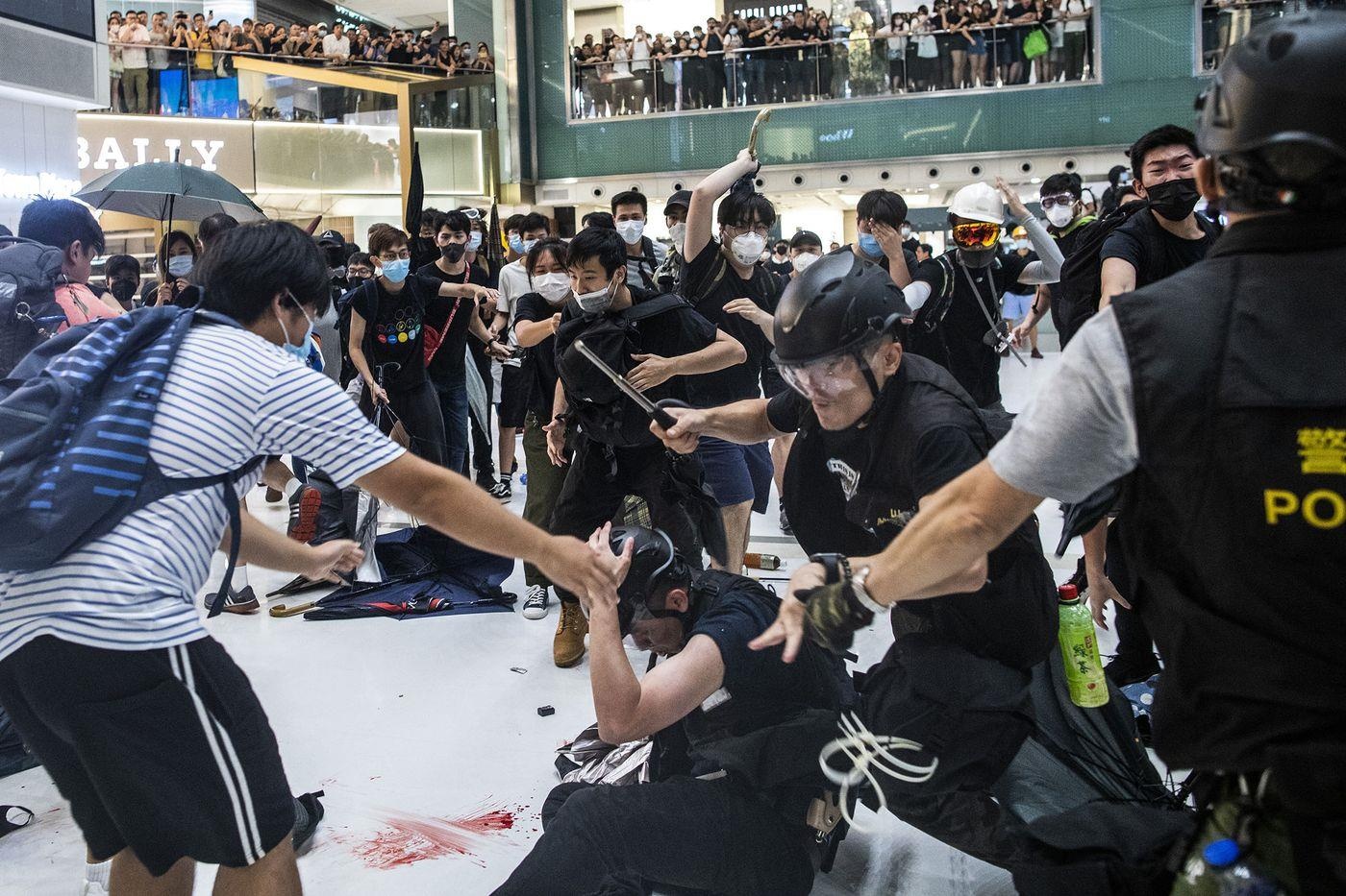 Gia dinh ty phu giau nhat Hong Kong anh 3