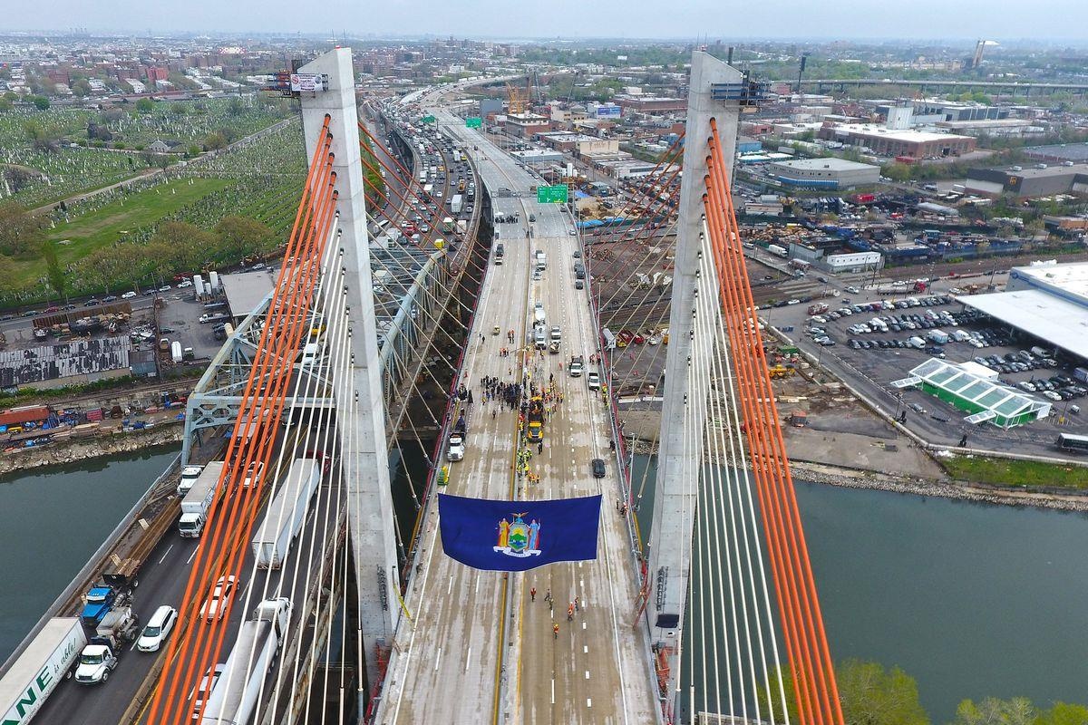 New York chi gan 1 ty USD tan trang cay cau 'bi ghet nhat thanh pho' hinh anh