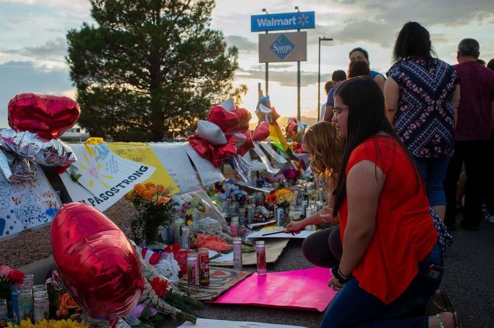 Walmart ngung ban sung anh 2