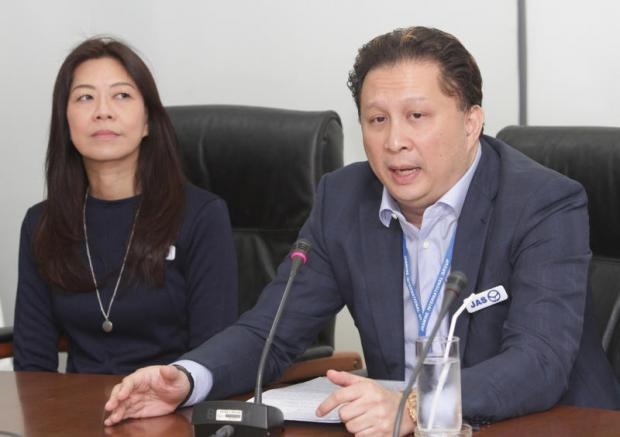 Ong trum vien thong Thai tu chuc sau khi bi phat 1,9 trieu USD hinh anh