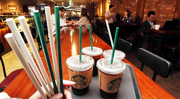 Nha hang My khong su dung ong hut nhua anh 19