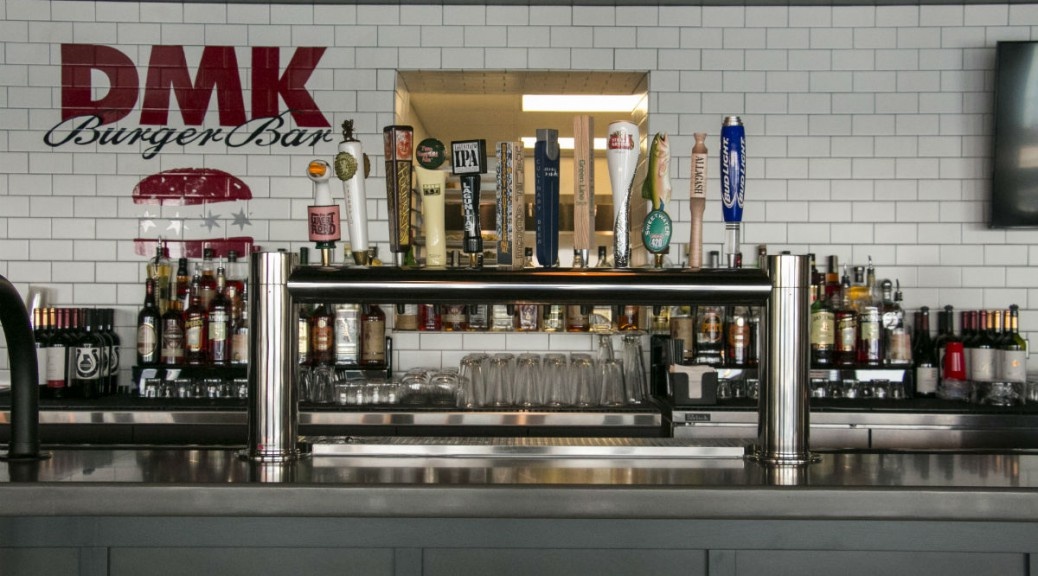 Nha hang My khong su dung ong hut nhua anh 8