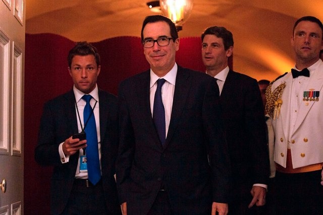 quoc yen cua ong Trump anh 12