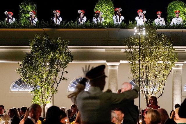 quoc yen cua ong Trump anh 16