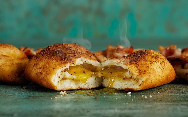 Domino's Pizza tra 30 USD/gio cho nguoi thu banh toi hinh anh