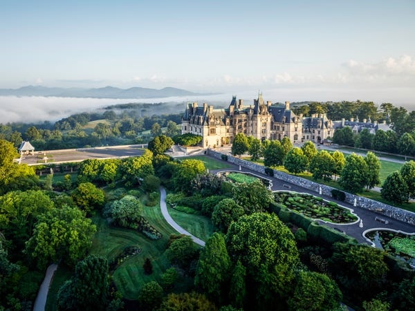 Co gi ben trong biet thu 130 tuoi lon nhat nuoc My hinh anh