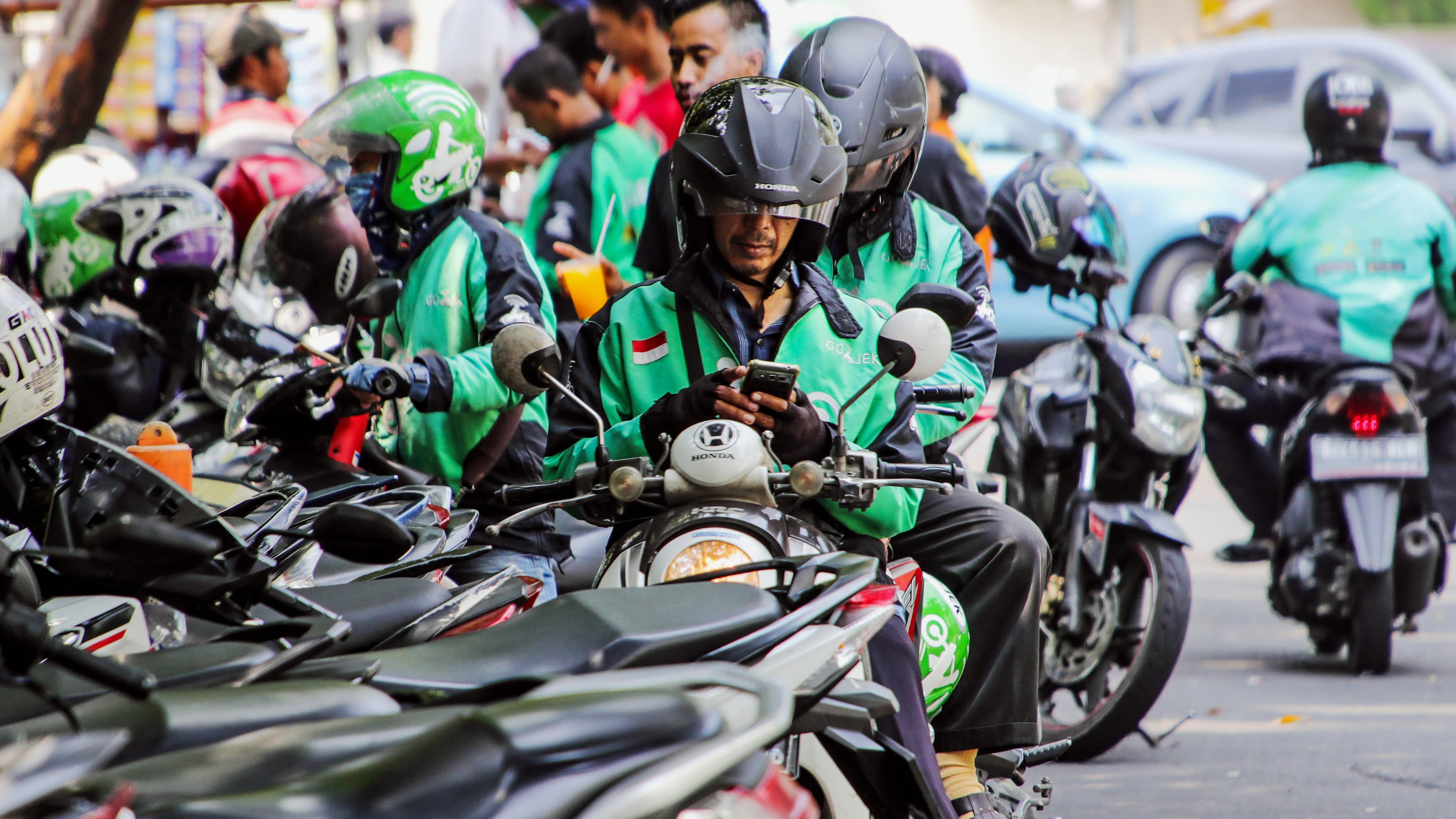 Cuu CEO Gojek tro thanh Bo truong Giao duc anh 2