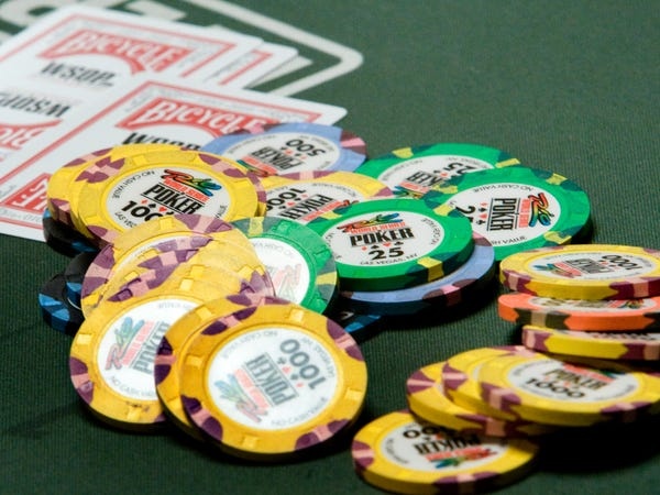 Dot nhien giau co, nguoi trung doc dac mua gi dau tien? hinh anh