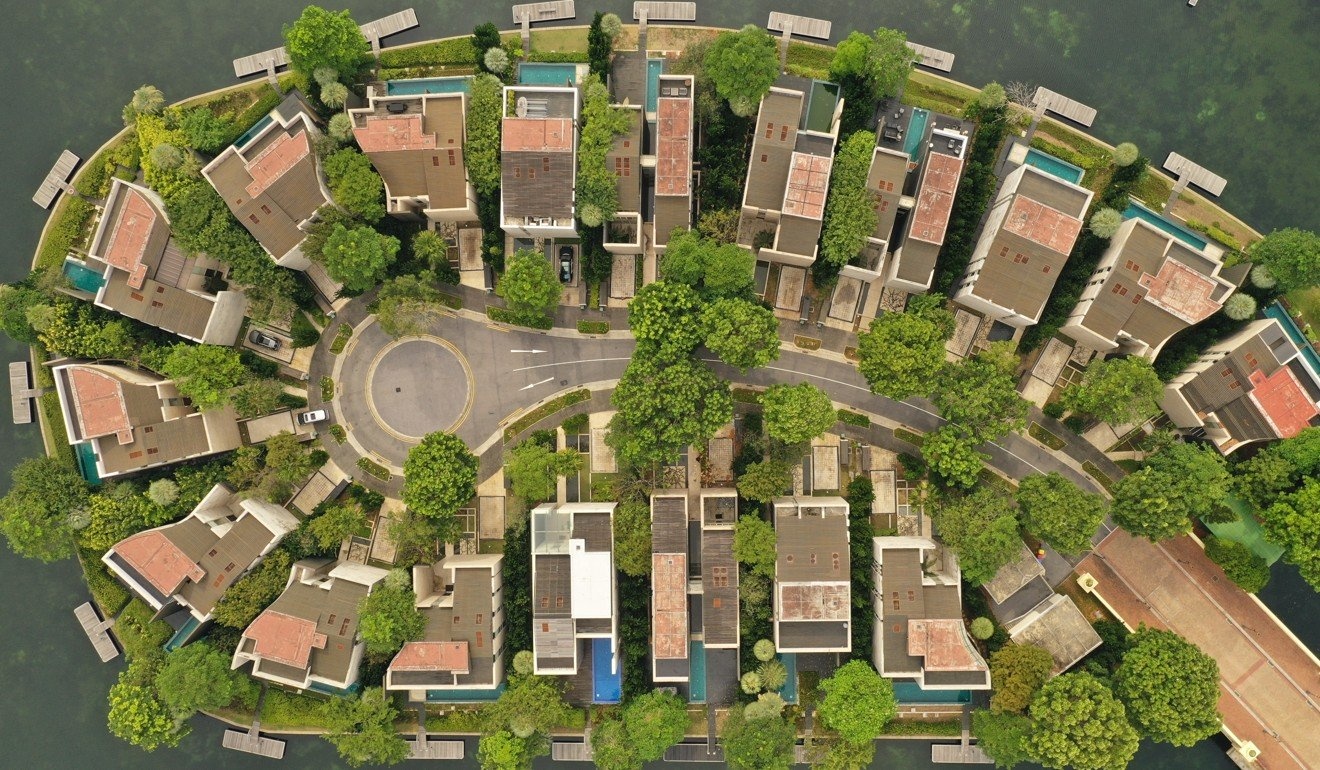 Singapore 'ngu ong dac loi' tu cang thang o Hong Kong hinh anh