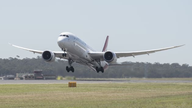 Chuyến bay thẳng dài 19 tiếng ảnh 1 Chuyen bay thang dai 19 tieng anh 1