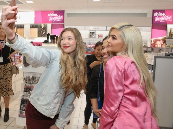 5 ty phu USD tre nhat anh 5