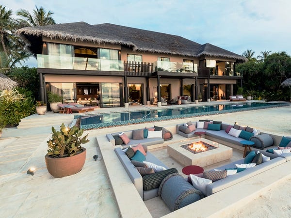 10 khach san xa xi anh 10