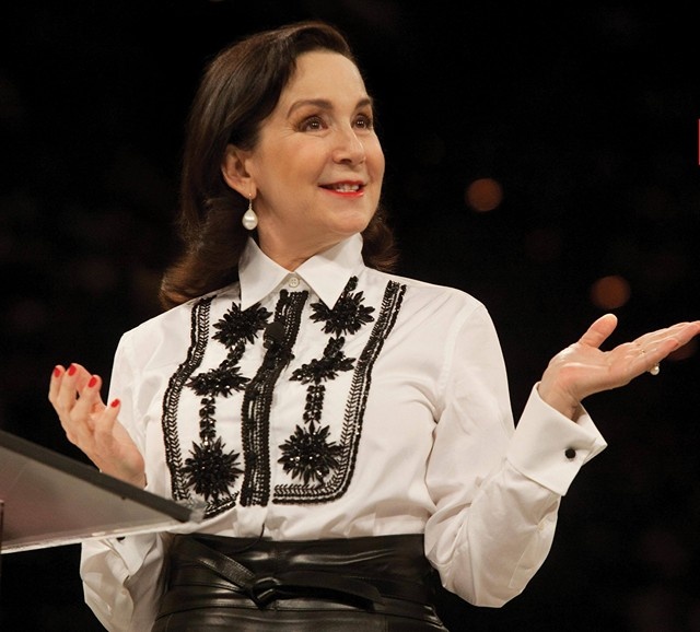 Warren Buffett tang qua anh 2