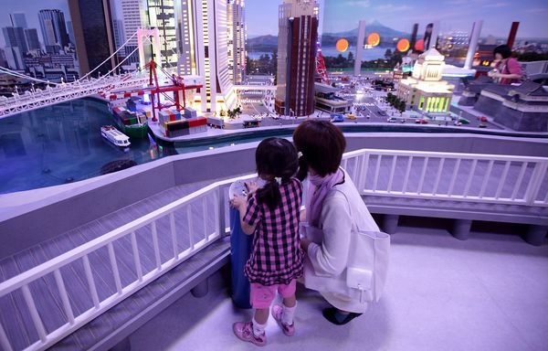 Cuoc song ngheo nan, le thuoc cua phu nu Nhat Ban khi ve gia hinh anh