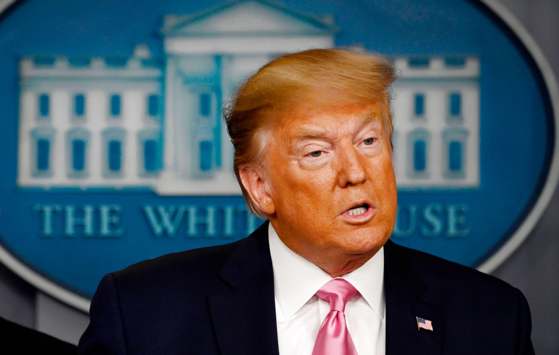 Covid-19 de doa tang truong My anh 1