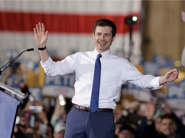 Ung vien tong thong My tre va ngheo nhat kiem tien tu dau? hinh anh