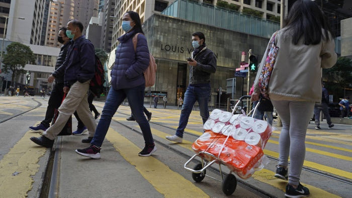 Cuoc dua tich tru thuc pham, khau trang va giay ve sinh tai chau A hinh anh