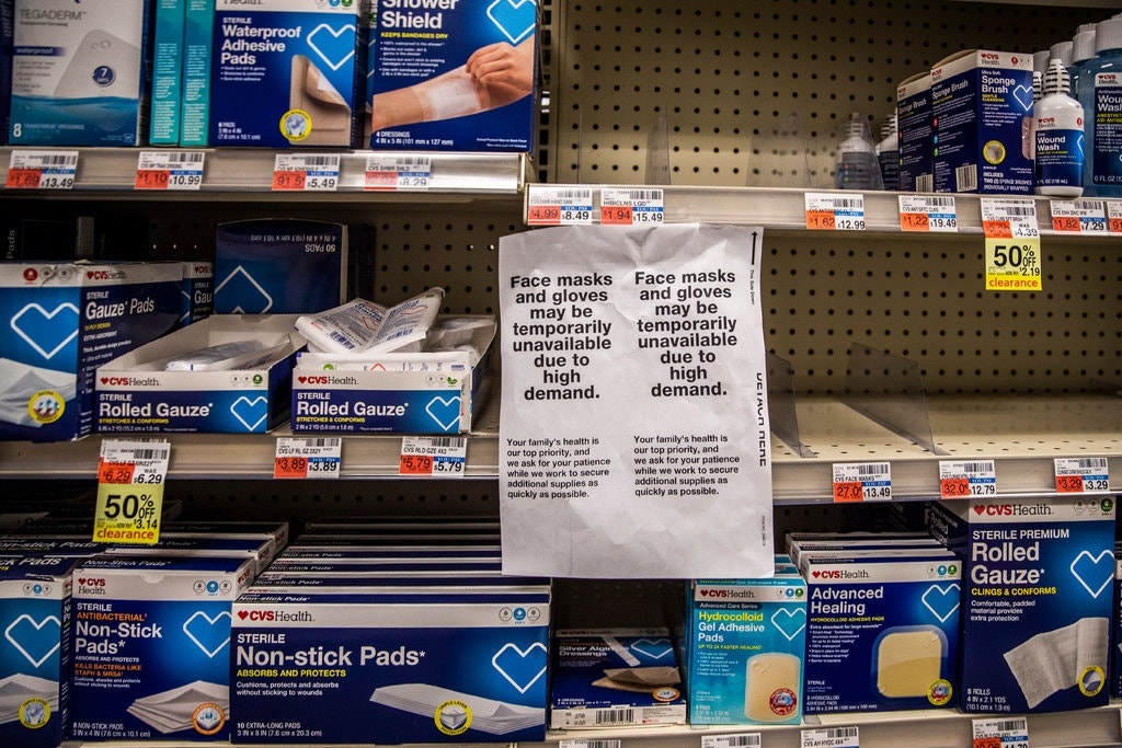 Dich Covid-19 lan rong tai My, nhieu benh vien khong du khau trang hinh anh